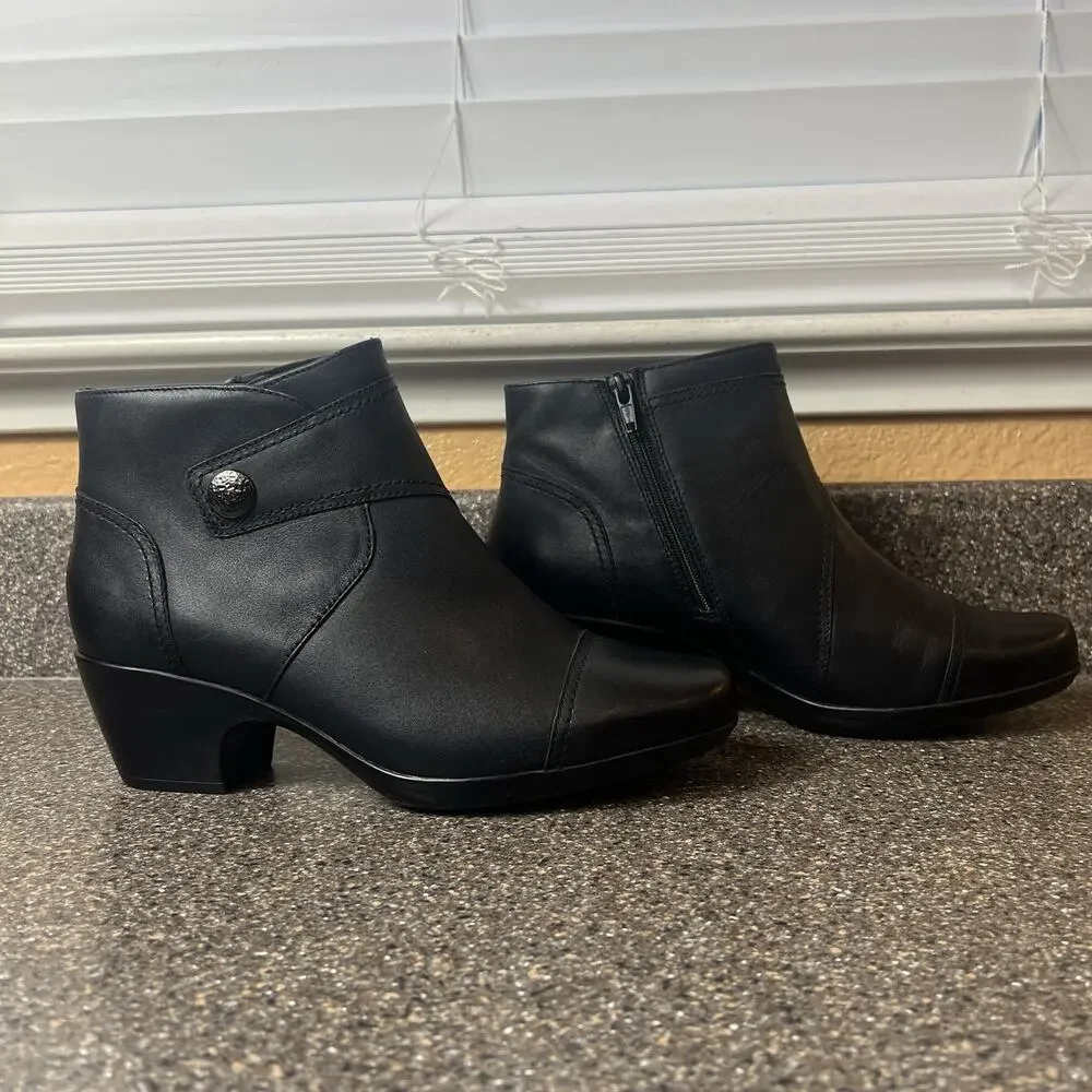 Clarks Collection Womens Sz 8W Black Leather Ankle Boots Heel Zip Comfort Casual